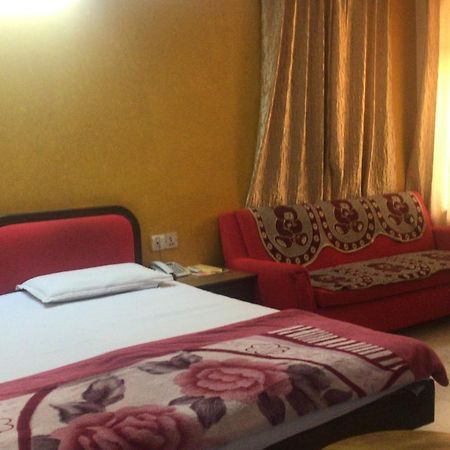 Hotel Sukant Palace Делі Екстер'єр фото